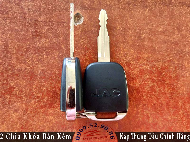 chìa khóa nắp bình dầu xe jac